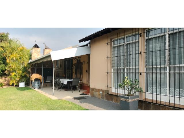 3 Bedroom Cluster for sale in Florauna