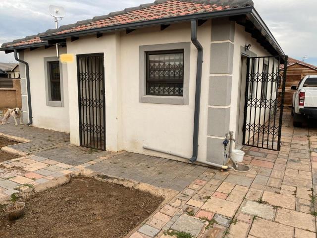 3 Bedroom House for sale in Klerksoord