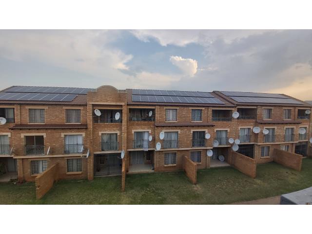 Bachelor apartment for sale in Karenpark