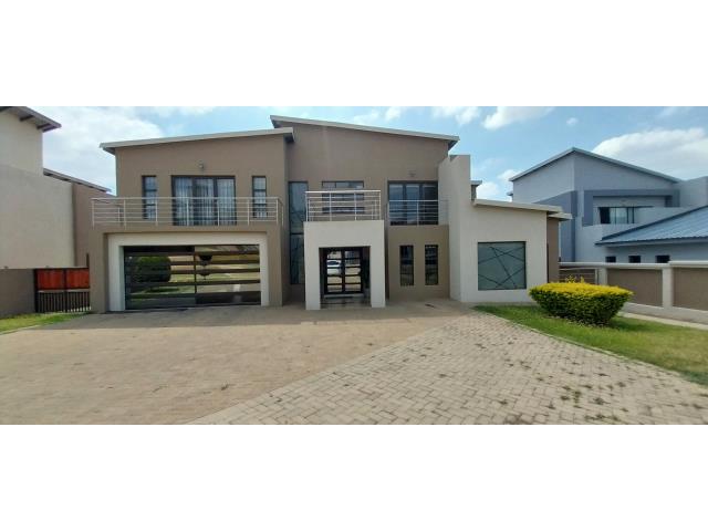 4 Bedroom House for sale in Amandasig