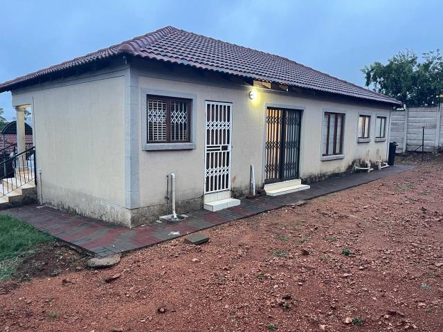 3 Bedroom House for sale in Heatherview