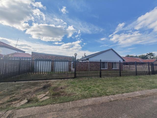 3 Bedroom House for sale in Theresapark