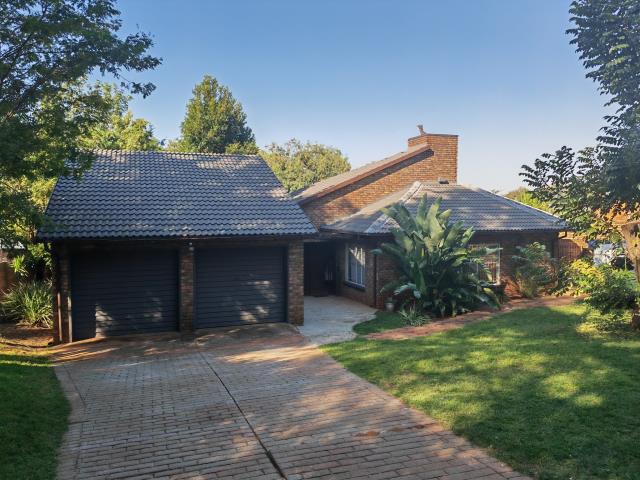 4 Bedroom House for sale in Amandasig