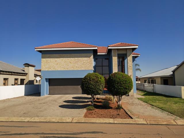 4 Bedroom House for sale in Theresapark