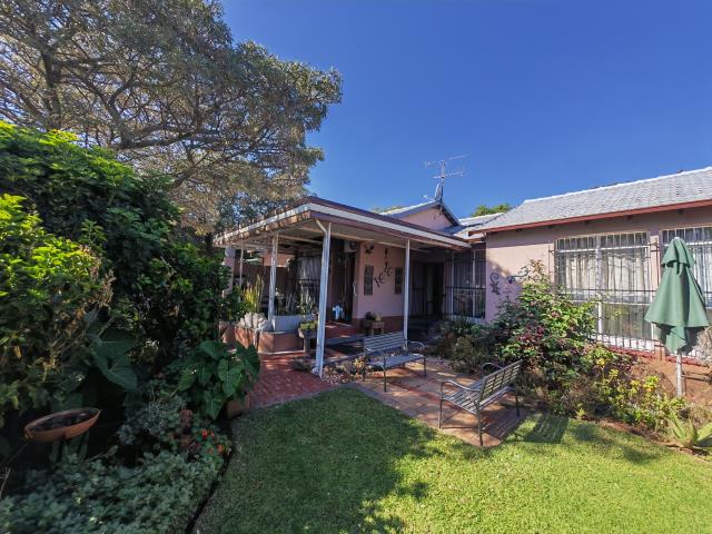 3 Bedroom House for sale in Florauna