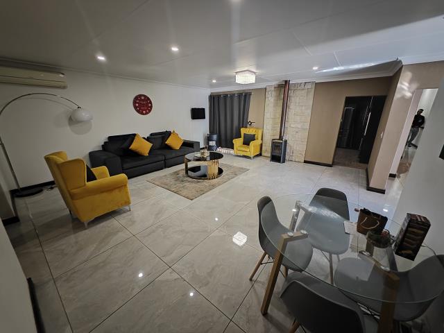 4 Bedroom House for sale in Theresapark