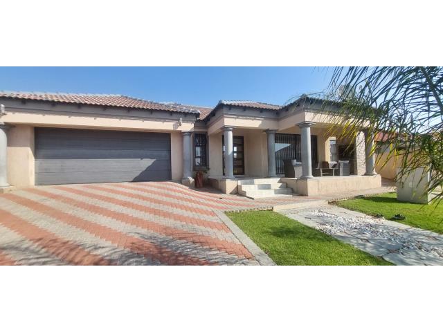 4 Bedroom House for sale in The Orchards