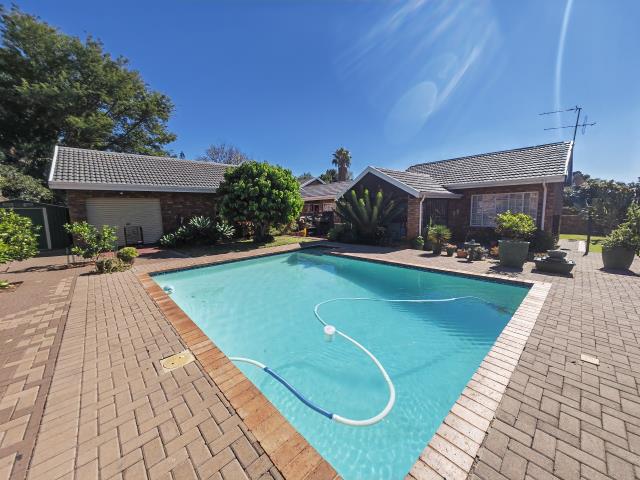 4 Bedroom House for sale in Ninapark