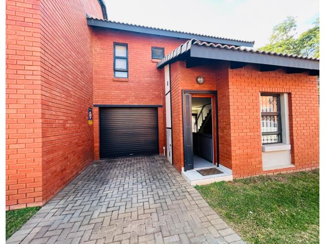 2 Bedroom Townhouse for sale in Theresapark
