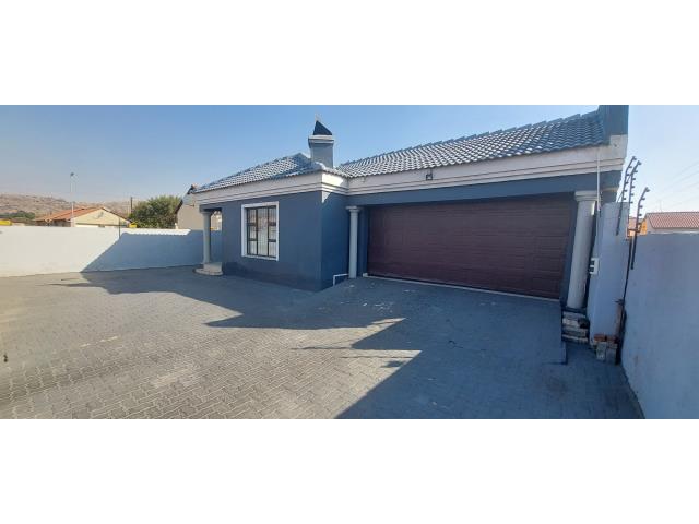 3 Bedroom House for sale in Karenpark