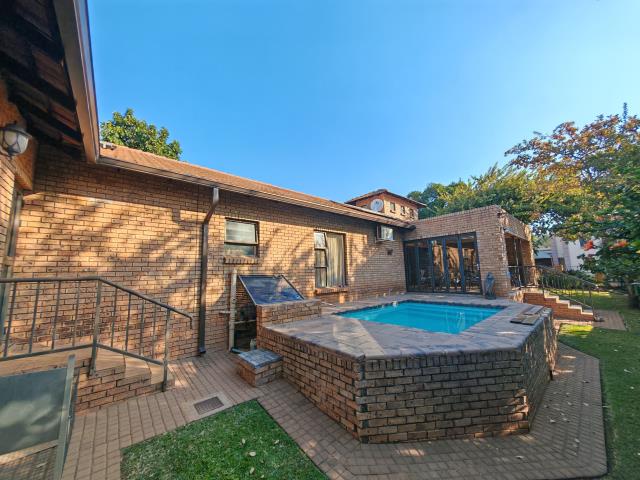 4 Bedroom House for sale in Ninapark