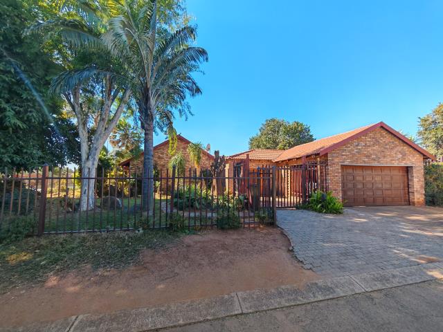 3 Bedroom House for sale in Theresapark