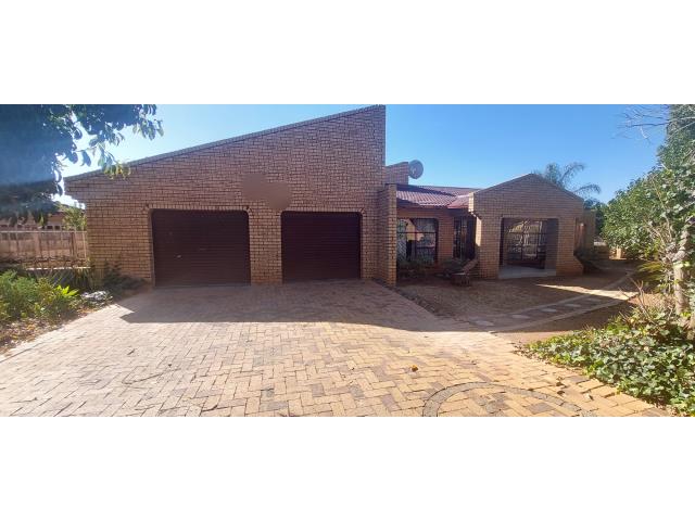 4 Bedroom House for sale in The Orchards