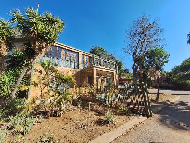 6 Bedroom House for sale in Ninapark