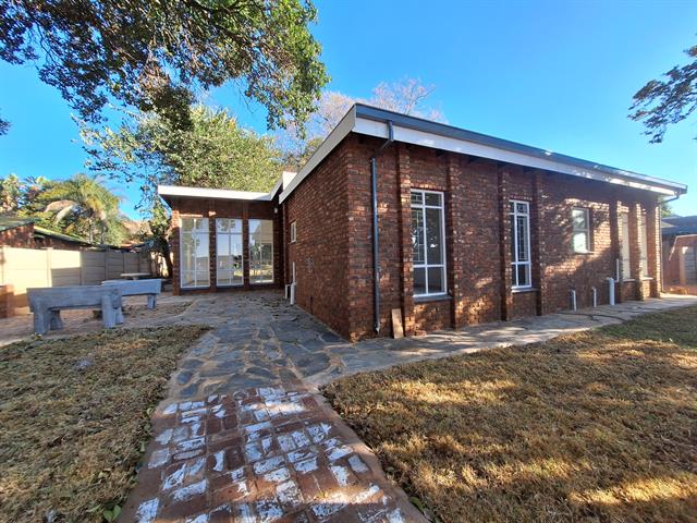 3 Bedroom House for sale in Florauna