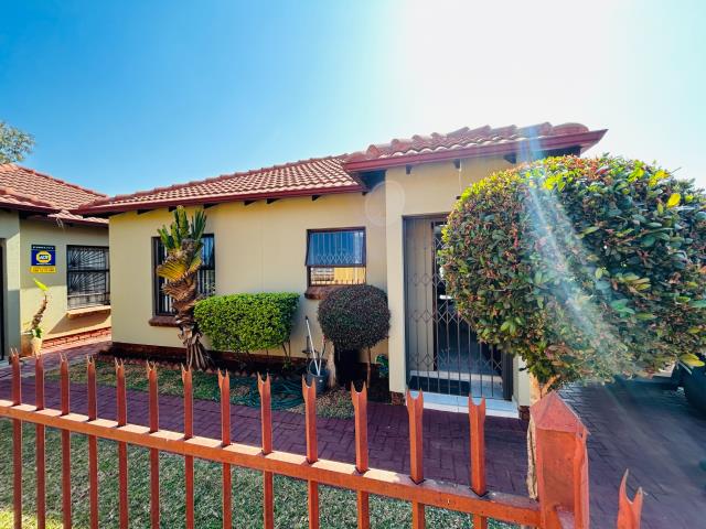 2 Bedroom Townhouse for sale in Heatherview