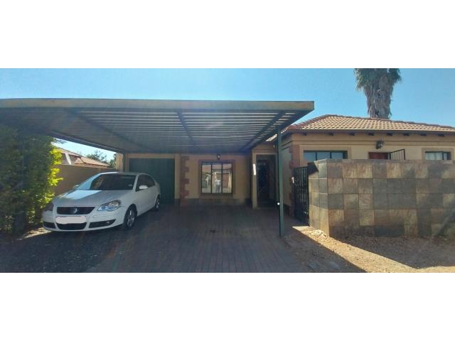 2 Bedroom House for sale in Hesteapark