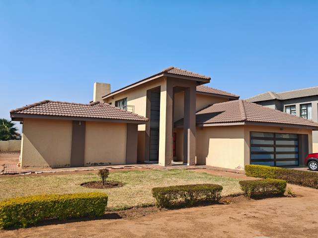 4 Bedroom House for sale in Theresapark