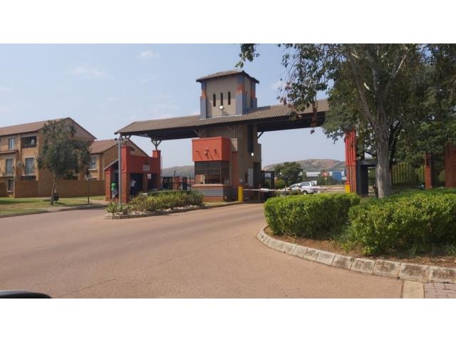 Bachelor apartment for sale in Karenpark