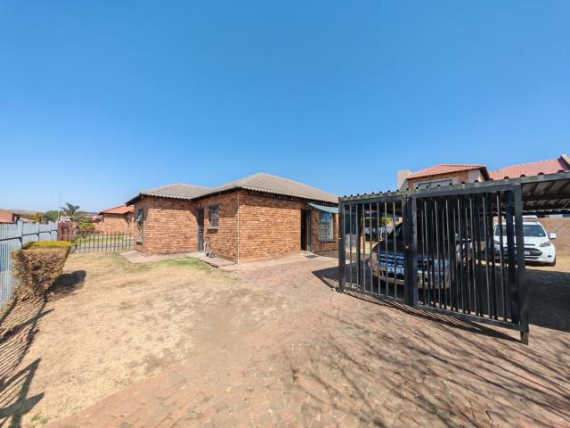 3 Bedroom House for sale in Karenpark