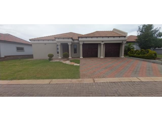 3 Bedroom House for sale in Heatherview