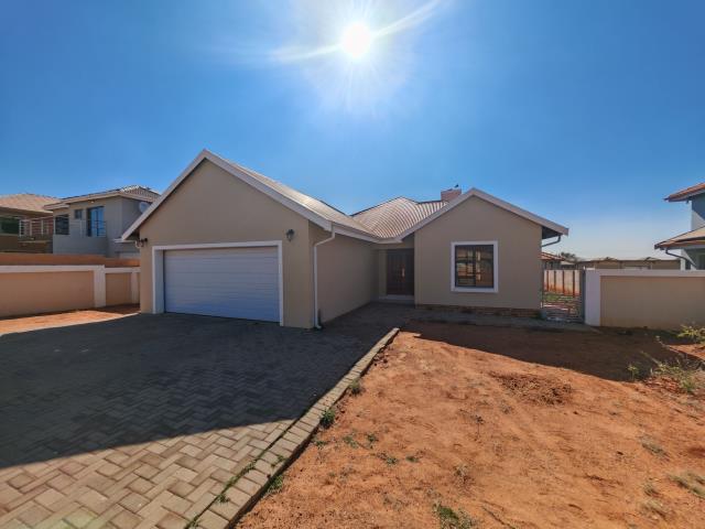 3 Bedroom House for sale in Hesteapark