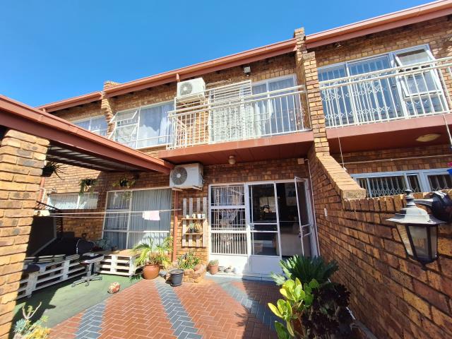 2 Bedroom Duplex for sale in Dorandia