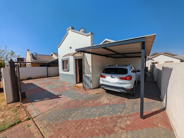 3 Bedroom House for sale in Hesteapark