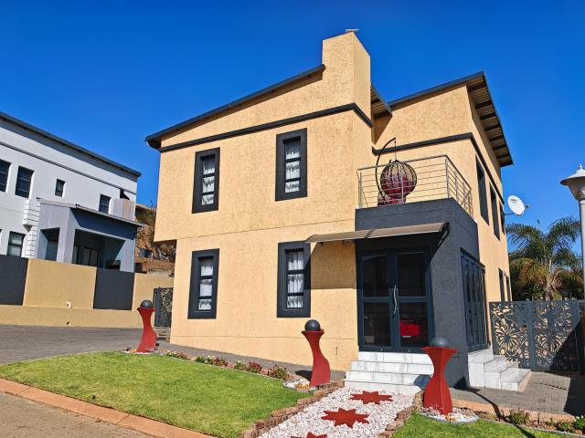 4 Bedroom House for sale in Ninapark