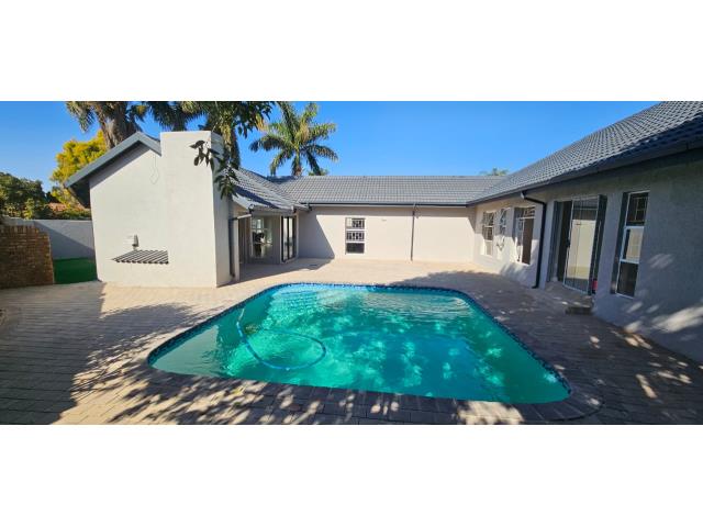 4 Bedroom House for sale in Florauna