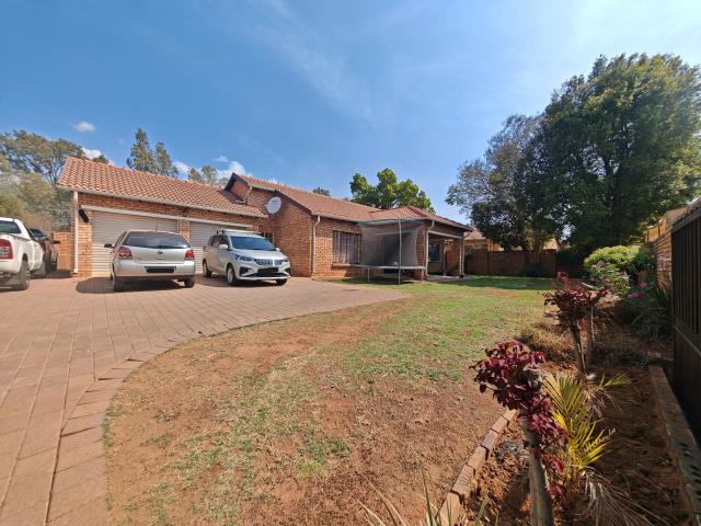 3 Bedroom House for sale in Theresapark