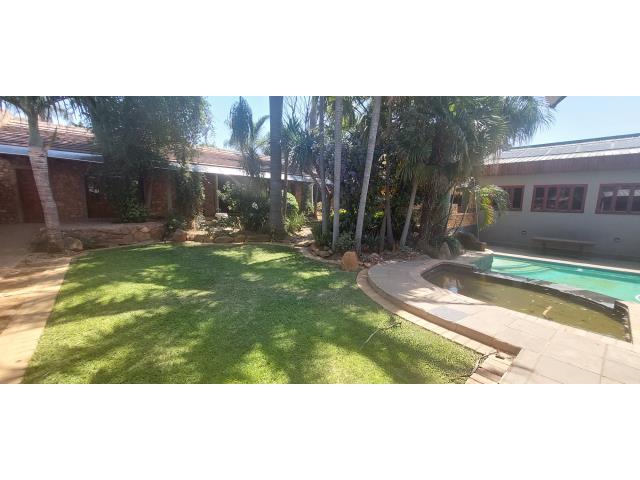 6 Bedroom House for sale in Amandasig