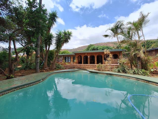 4 Bedroom House for sale in Florauna