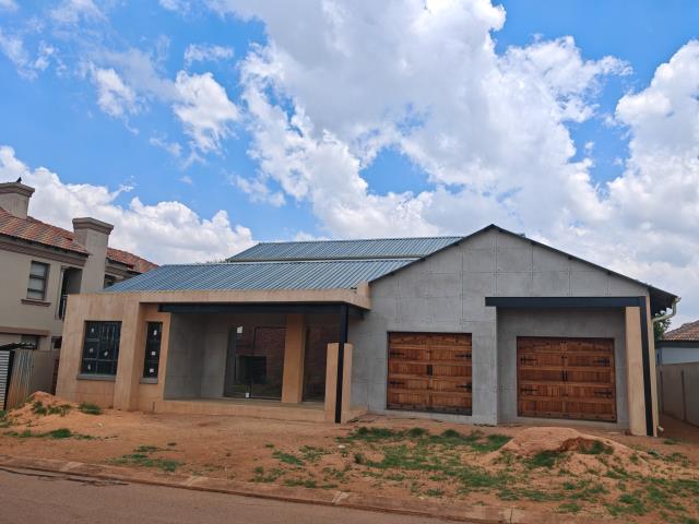 4 Bedroom House for sale in The Orchards