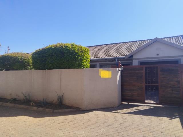 3 Bedroom House for sale in Clarina