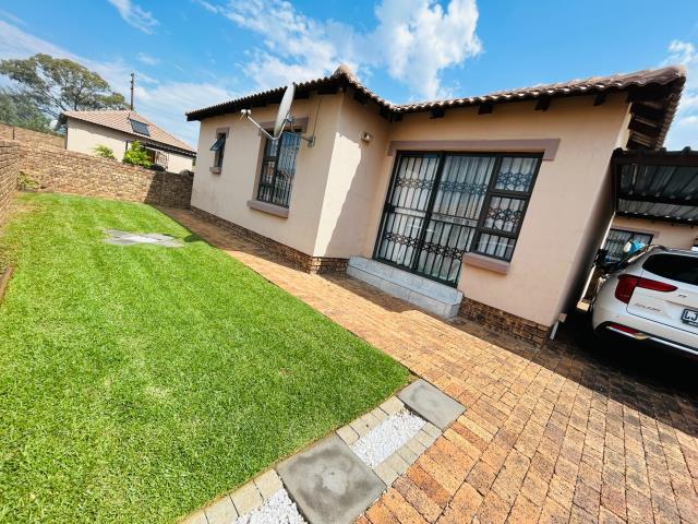 3 Bedroom House for sale in Chantelle