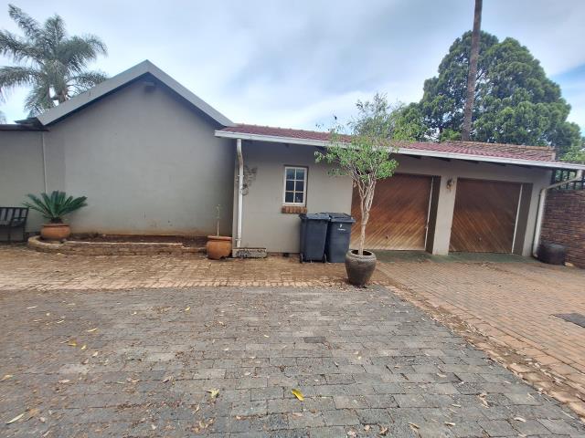 4 Bedroom House for sale in Dorandia