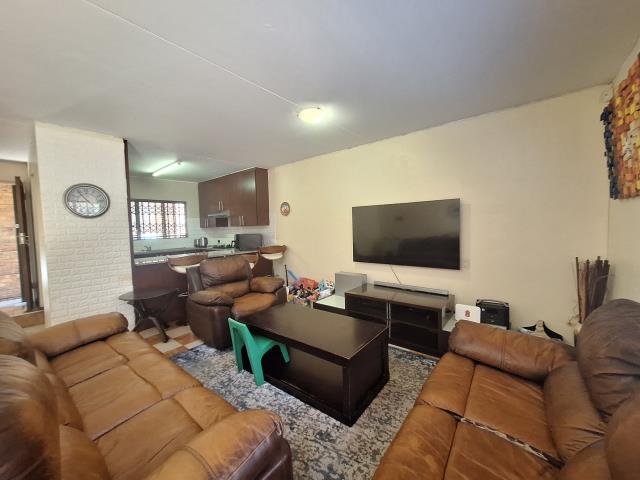 4 Bedroom Duplex for sale in Theresapark