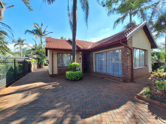 3 Bedroom House for sale in Dorandia