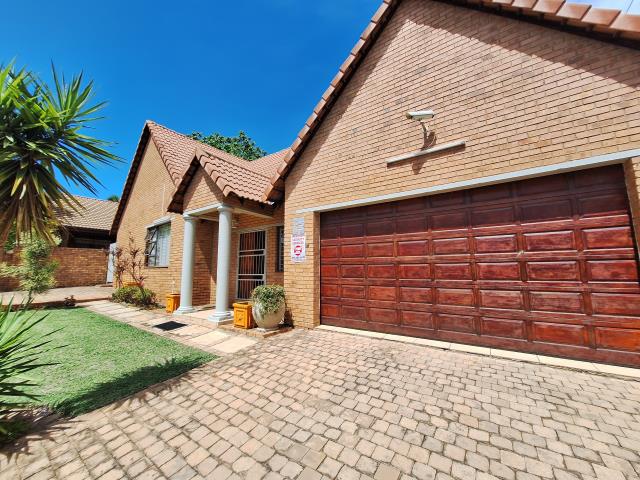 3 Bedroom House for sale in Ninapark