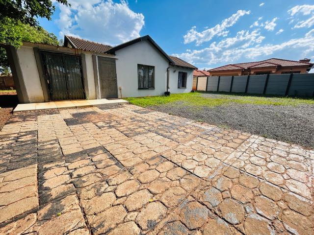 3 Bedroom House for sale in Clarina