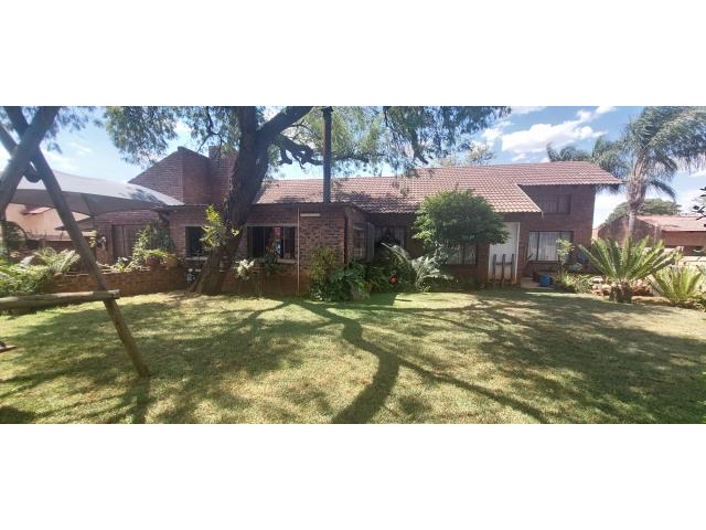 4 Bedroom House for sale in The Orchards