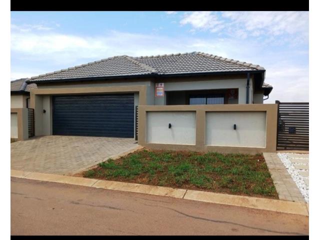 3 Bedroom House for sale in Klerksoord