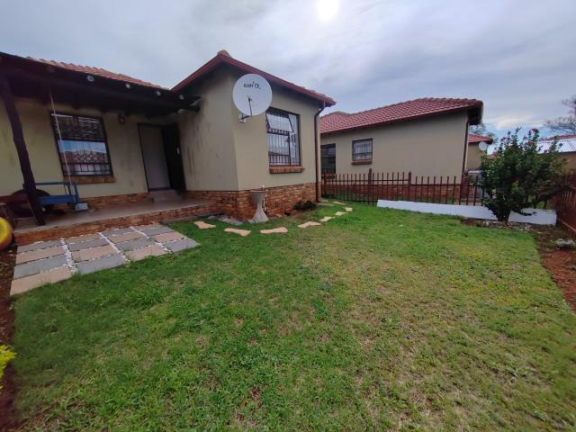 3 Bedroom House for sale in Heatherview