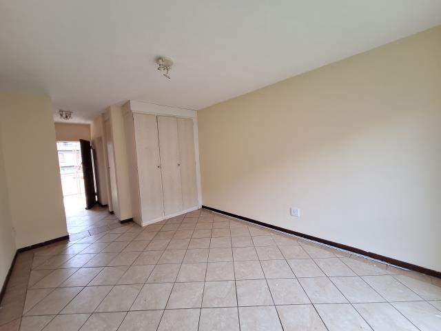 Bachelor apartment for sale in The Orchards