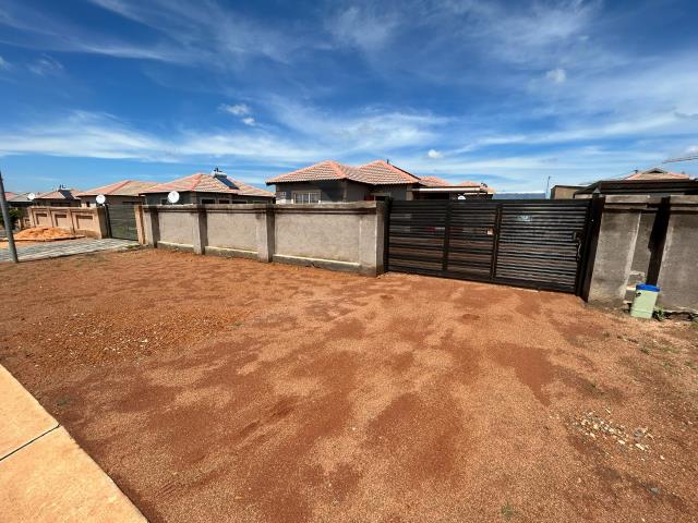 3 Bedroom House for sale in Klerksoord