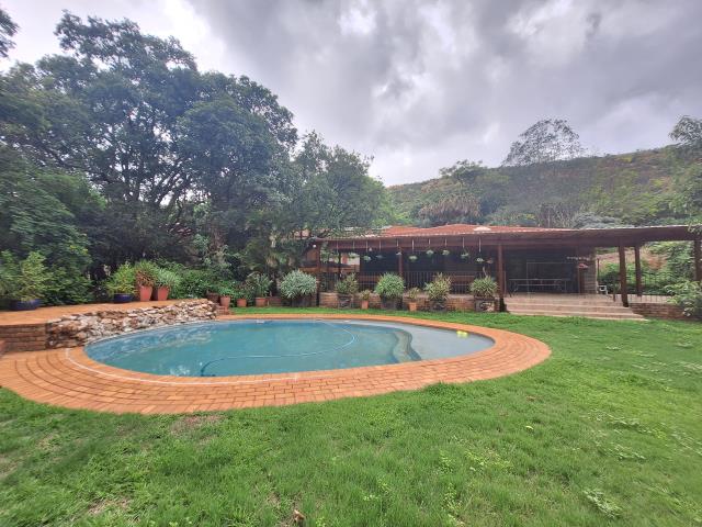 5 Bedroom House for sale in Florauna