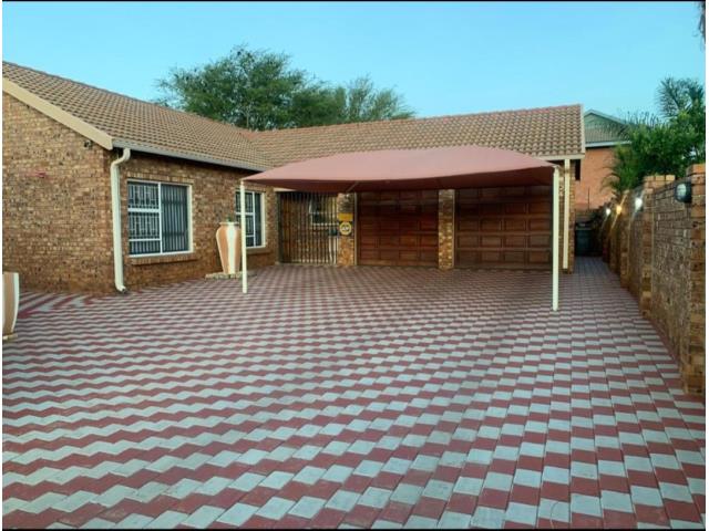 3 Bedroom House for sale in Theresapark