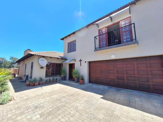 4 Bedroom House for sale in Theresapark