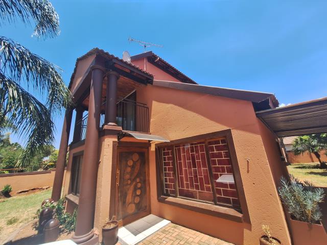 4 Bedroom House for sale in Theresapark